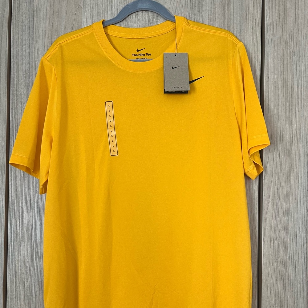 Nike Tee -Dri fit size Large